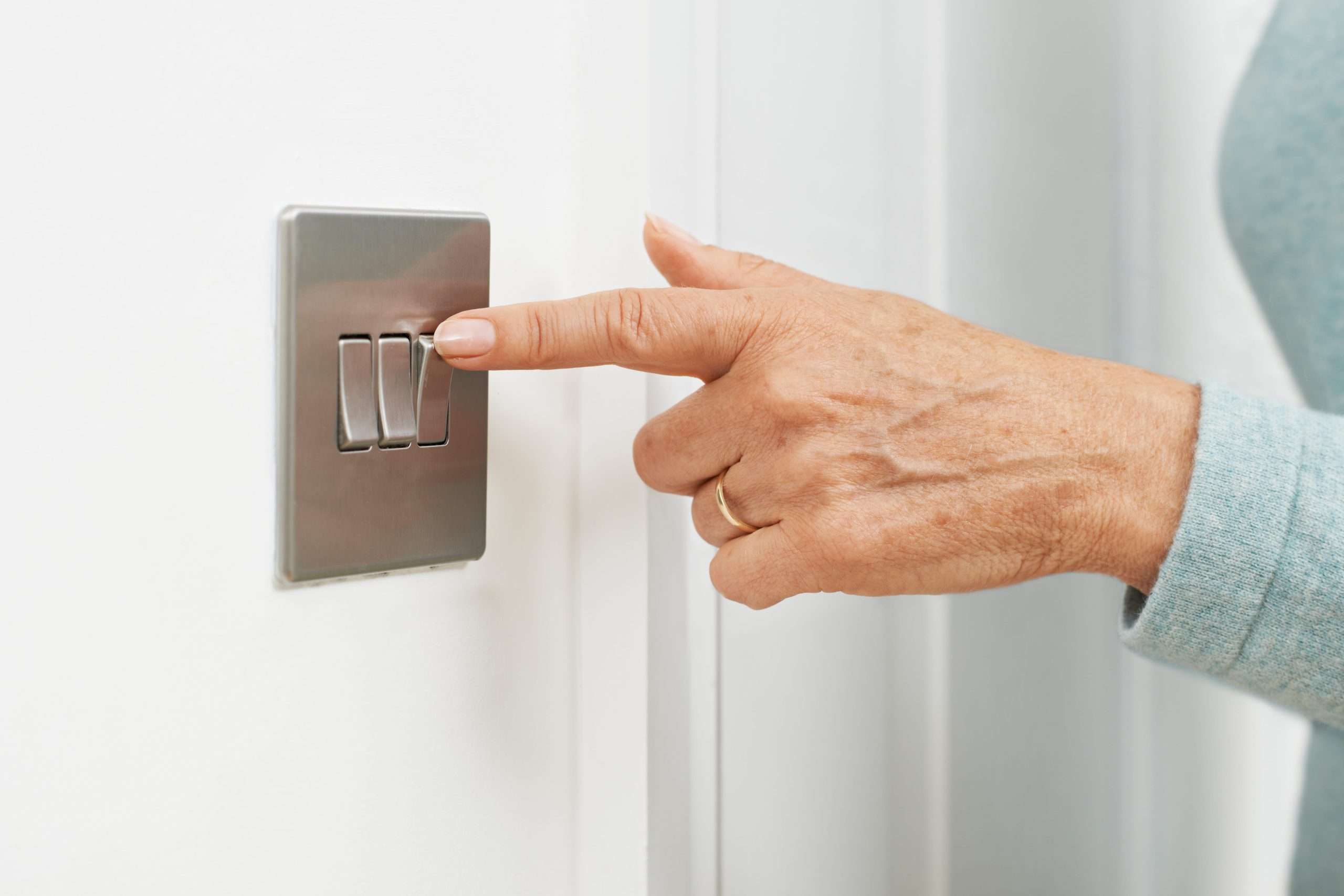 signs-an-elderly-person-needs-care 2